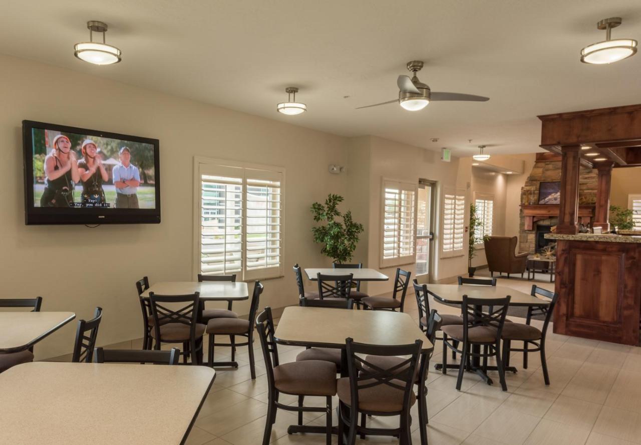 Landmark Inn And Suites ヴァーナル エクステリア 写真