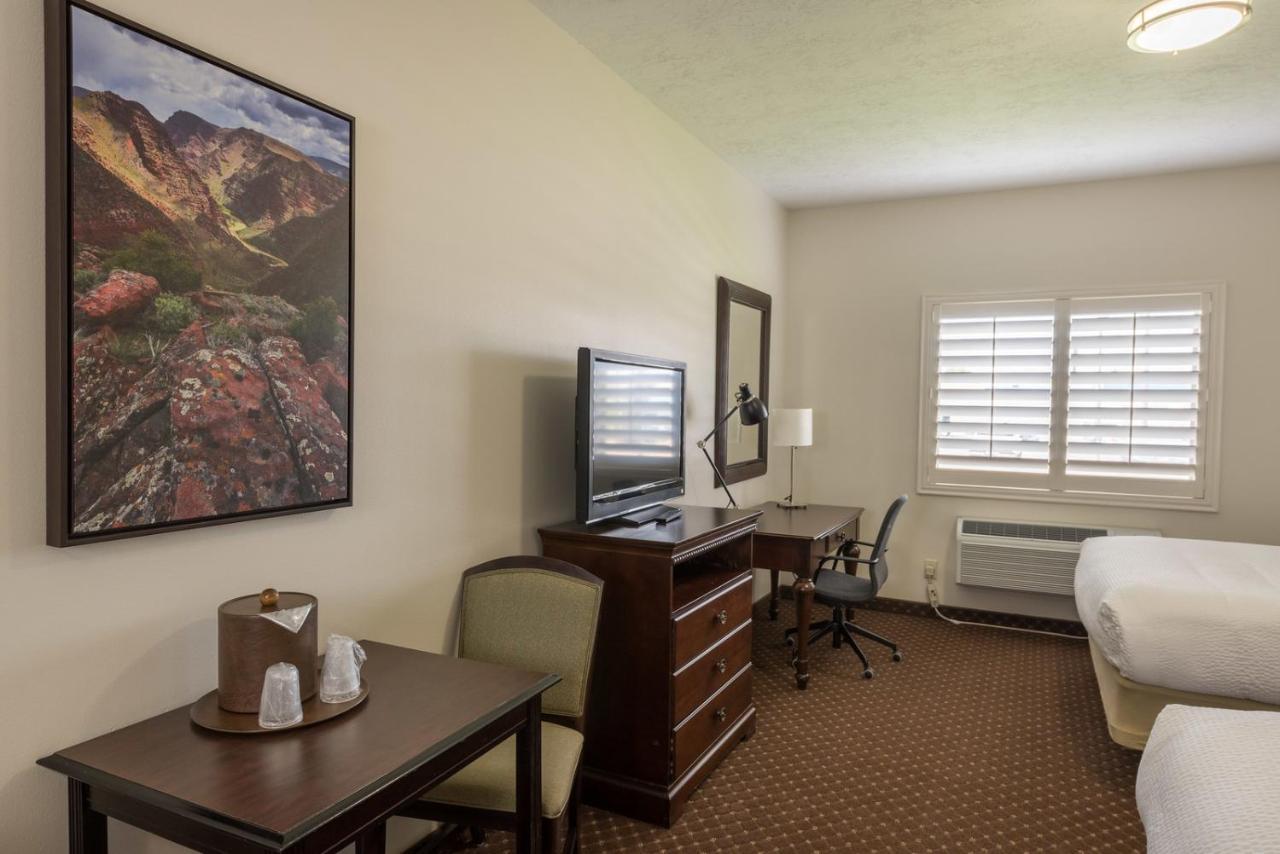Landmark Inn And Suites ヴァーナル エクステリア 写真